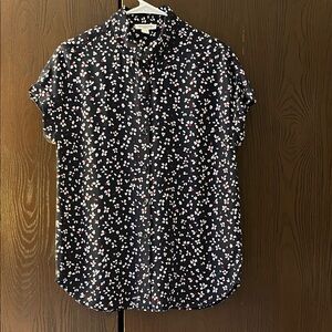 Beachlunchlounge cuffed blue blouse with white and red floral. Size Small